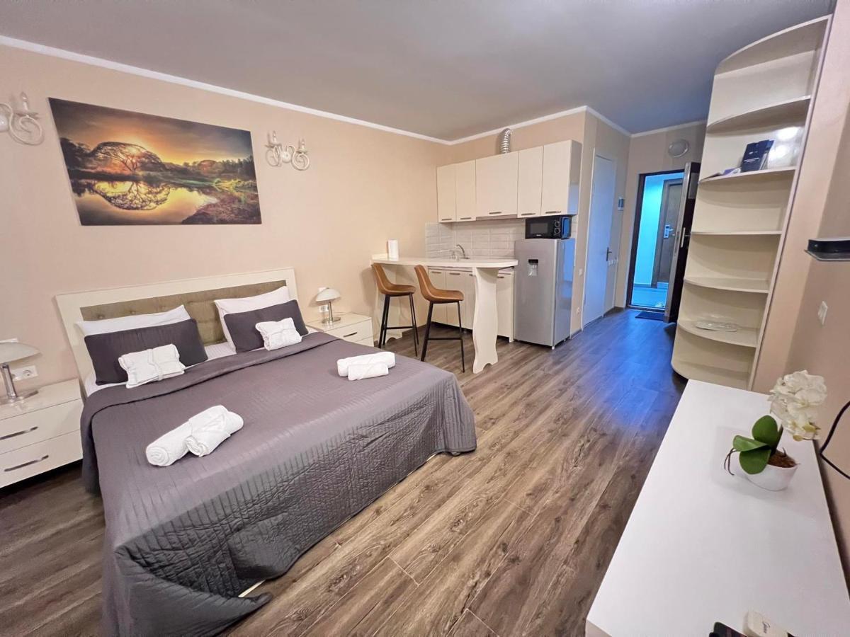 Holiday Lux Sea Towers Batumi Exterior photo