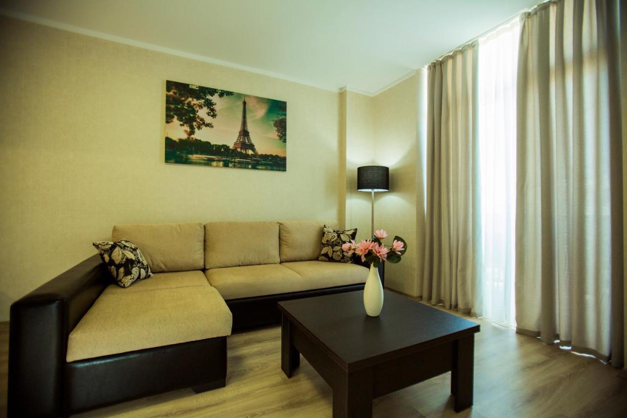 Holiday Lux Sea Towers Batumi Exterior photo