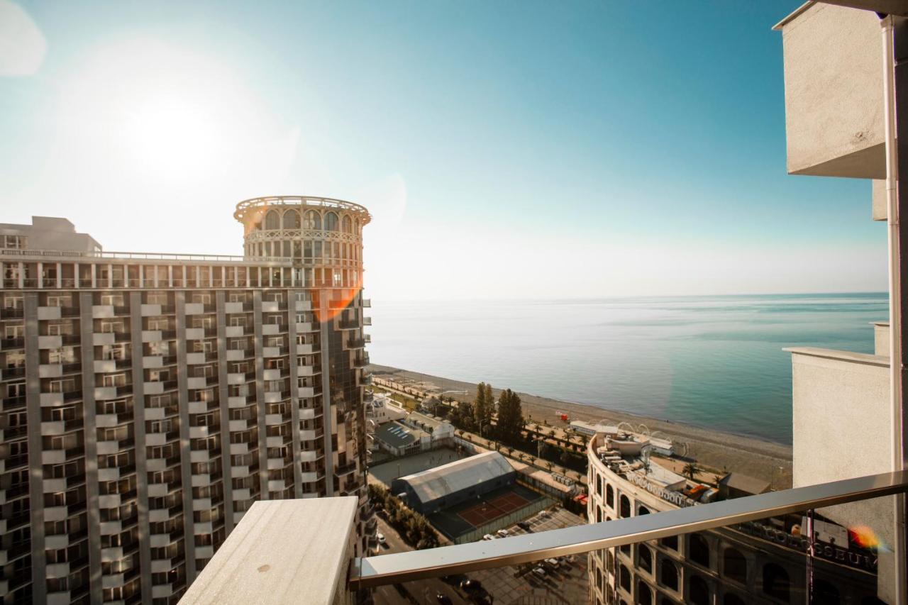 Holiday Lux Sea Towers Batumi Exterior photo