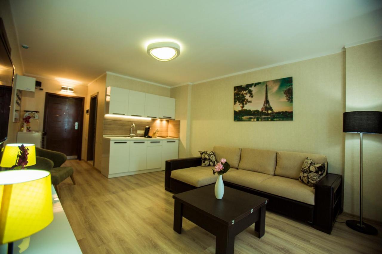 Holiday Lux Sea Towers Batumi Exterior photo