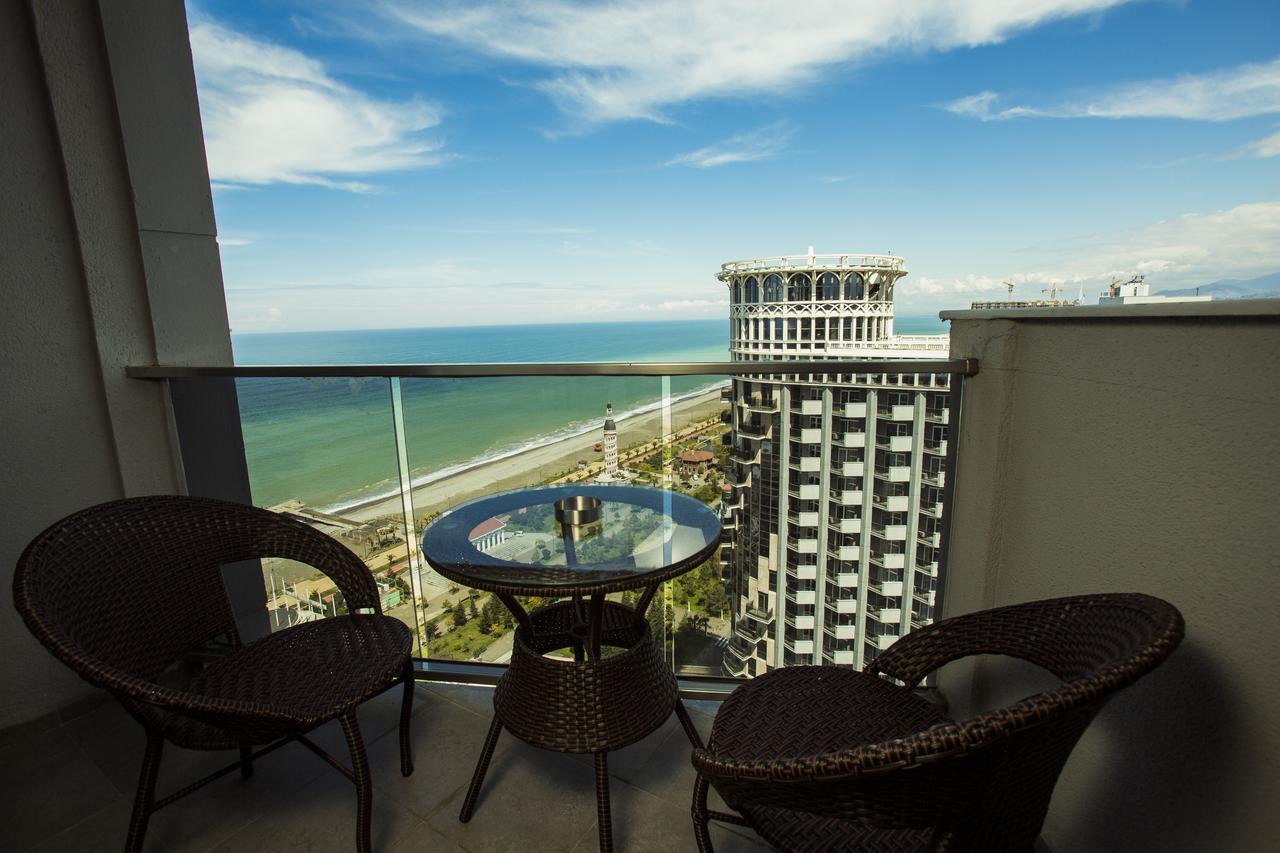 Holiday Lux Sea Towers Batumi Exterior photo