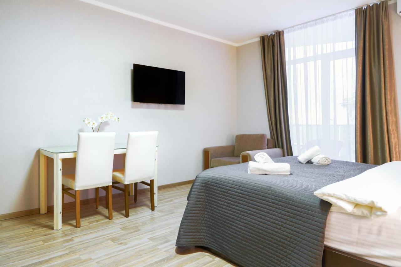Holiday Lux Sea Towers Batumi Exterior photo